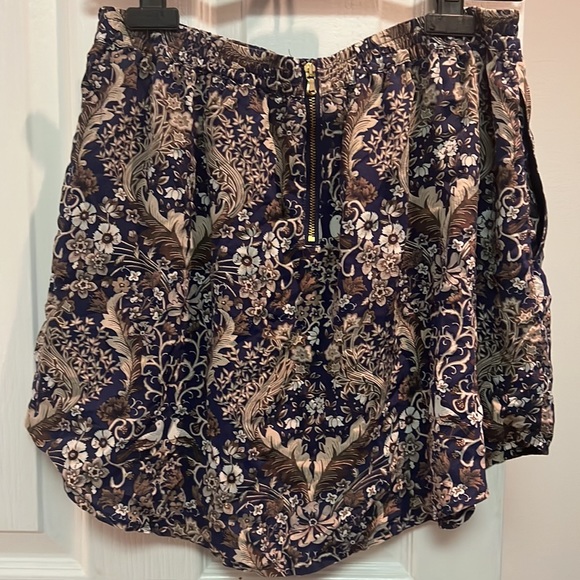 Club Monaco Silk Skirt - Picture 2 of 11